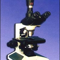 XSP-8CA　三目生物显微镜